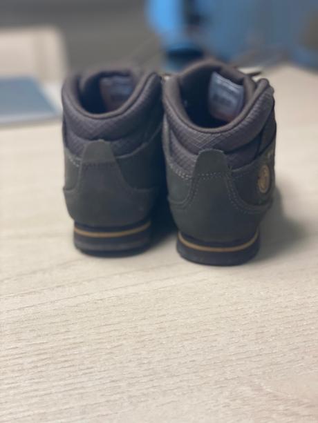 Nepremokavé topanky, 28