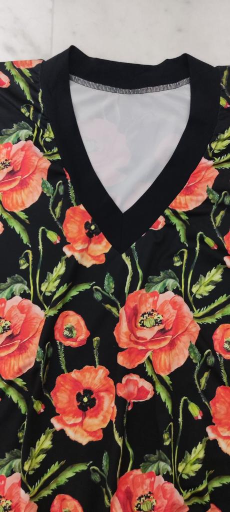 Blúzka s makmi voľného strihu,