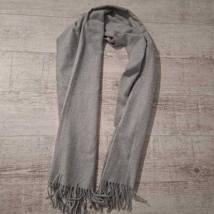 Sivý šál,