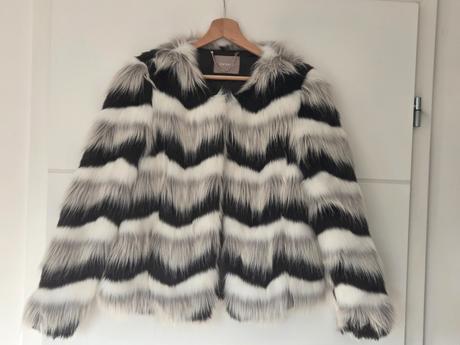 Kratka kozusinka top stav, orsay,s