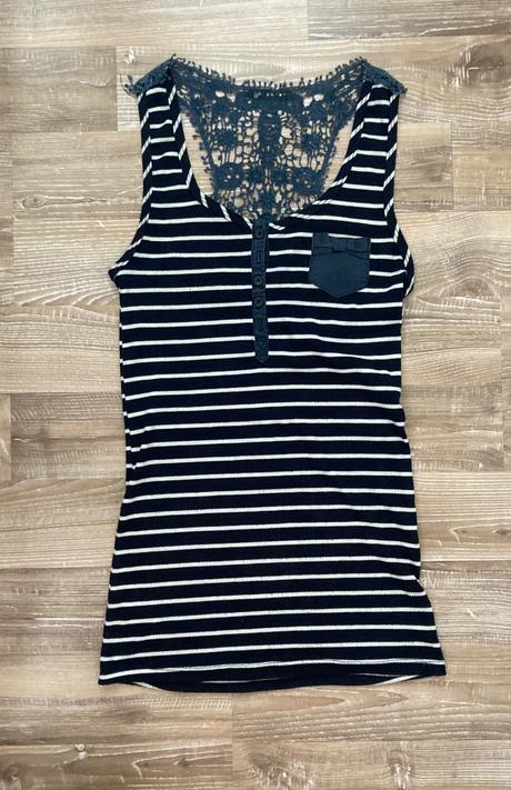 Krásne letné tielko/tričko s čipkou na chrbte, m