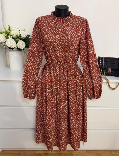 Romantické midi šaty s drobným kvetinovým vzorom, s