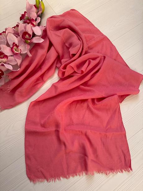 Gucci - ružový šál,