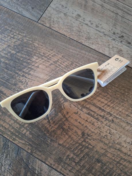 Slnecne okuliare, gate