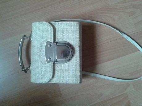 Pevná malá kabelka pre slečnu,