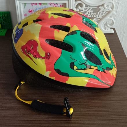 Cyklisticka prilba, s