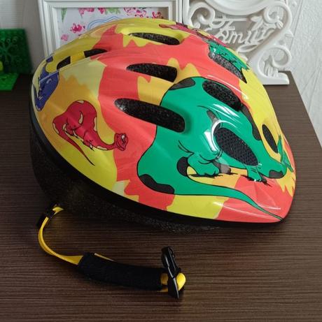 Cyklisticka prilba, s