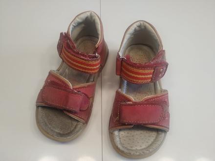 Kožené sandálky, 23