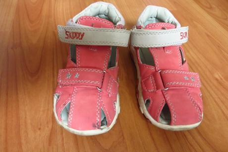 Uzavreté sandálky - veľ. 22, 22