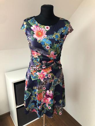 Kvietkované šaty, s