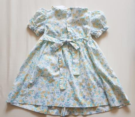 Predám dievčenské šaty, 98