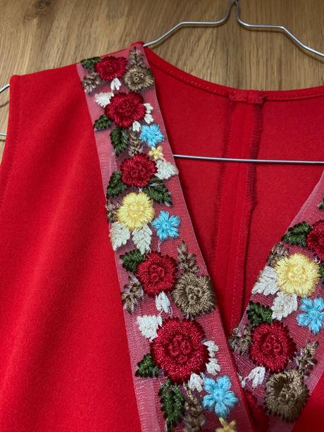 Cervene saty / saty na radový tanec, xs