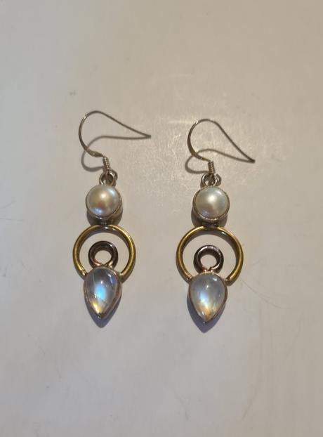 Náušnice s mesačným kameňom v striebre, 