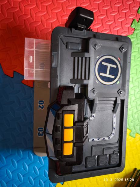 Policajná garáž s vysielačkou a so zvukmi,