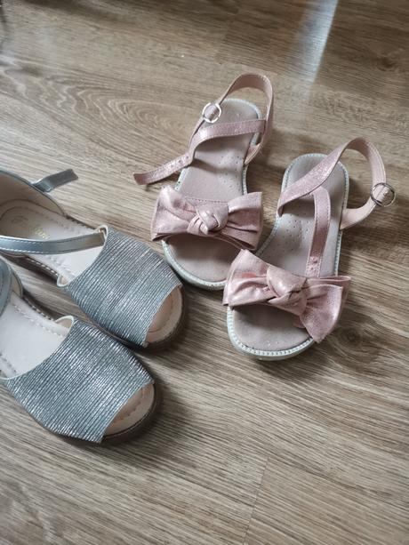Sandále, 32