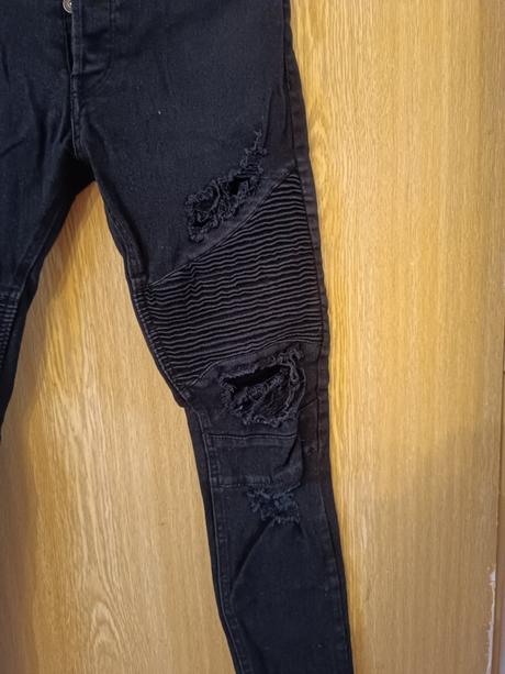 Divided (h&m) - čierne skinny rifle s trhaním, h&m,28