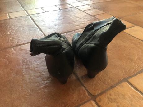 Cierne kotnikove topanky, baťa,38