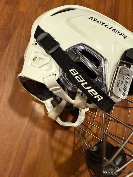 Hokejovú prilbu bauer re-akt 95 s kovovou mriežkou, bauer,m