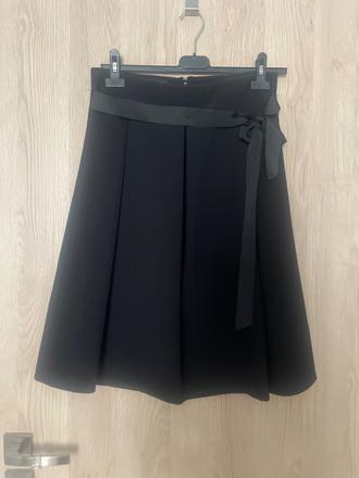 Čierna elegantná sukňa, s