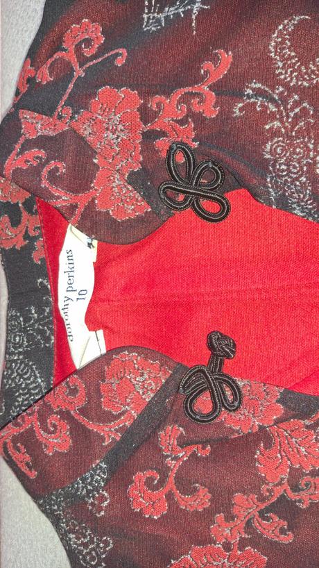 Dámske elegantné čiernočervené šaty., dorothy perkins,38