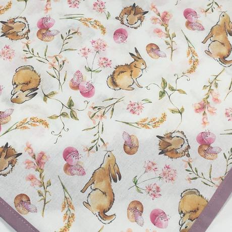 Fialový veľkonočný obrus,