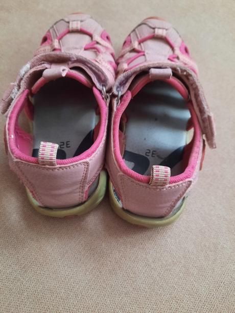 Športové sandále, 32