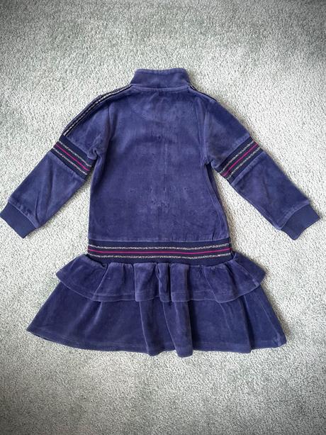 Velúrové zimné šaty, 104