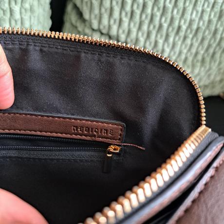 Hnedá kabelka, medicine