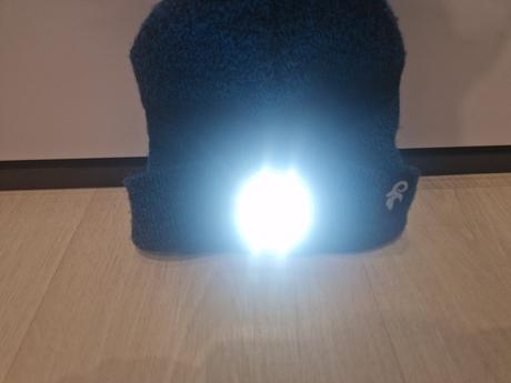 Zimna ciapka s led svetlom, xs