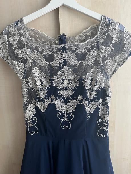 Chi chi london šaty, m