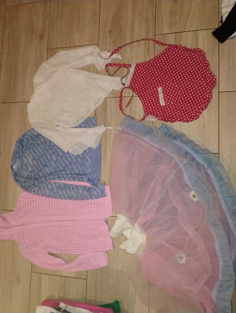 Balík oblečenia pre dievča 134-140, 122–134