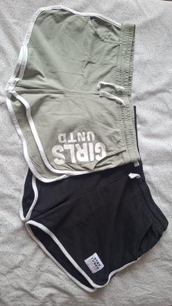 Dvoje dievčenské shortky, 158