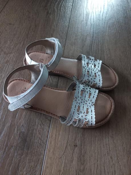 Koženne sandslky, baťa,35