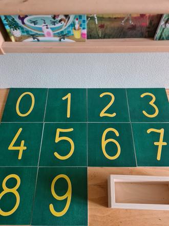 Montessori šmirgľové čísla v krabičke,