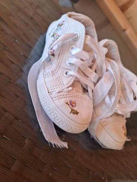 Vyšívané zn.next tenisky (vhodné i ku šatám), next,23