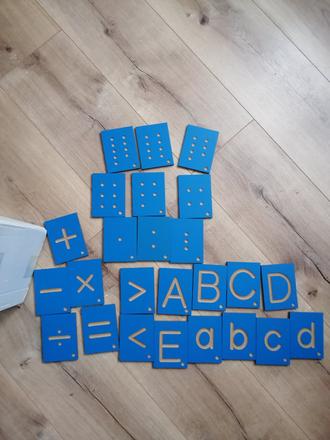 Hmatová abeceda a čísla montessori, 