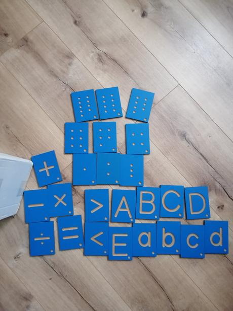 Hmatová abeceda a čísla montessori, 