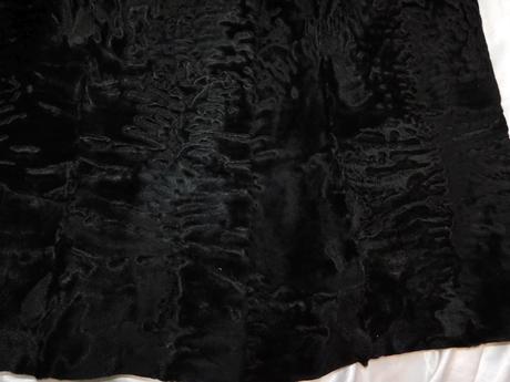 Pravy kvalitny karakulovy kožuch, 44