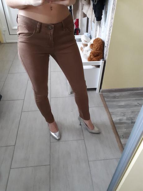 Hnedé dievčenské rifle, 158