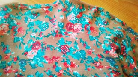 Kvetinový svetrík, s