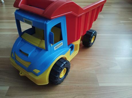 Ponúkam nákladné auto, 