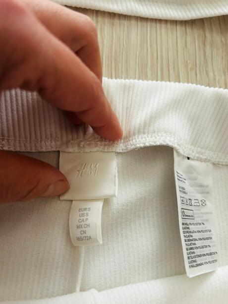 Krásny vrúbkovaný komplet značky h&m, h&m,s