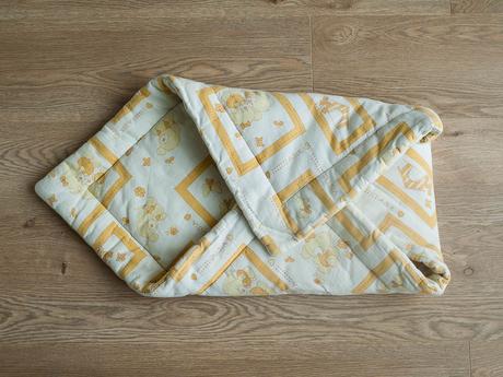 Zavinovacka s motivom psikov, 