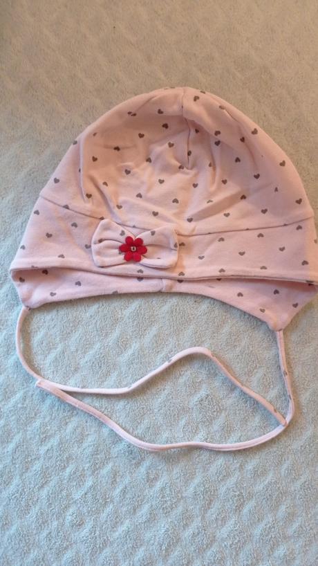 Ciapka s mašličkou a snurkami, 98