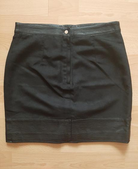 Čierna koženkovo-semišová sukňa, h&m,40
