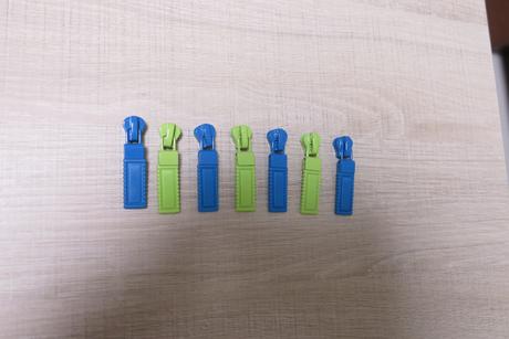 Bežec na zips modrý a zelený - 7 ks - cena spolu,