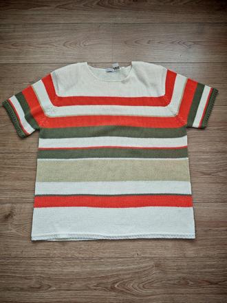 Krásny pletený pulóvrik, 48