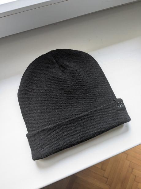 Čierna čiapka, sinsay