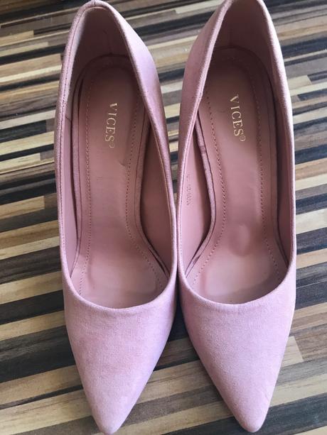 Ružové lodičky, 35