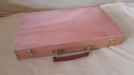 Predám drevený kufrík na maĺovacie potreby., 